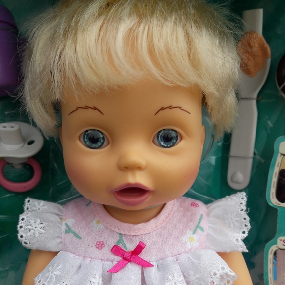 Amazing Ashley Baby Doll w Accessories Talks/Moves Arms Playmates 2001 - Picture 5 of 12